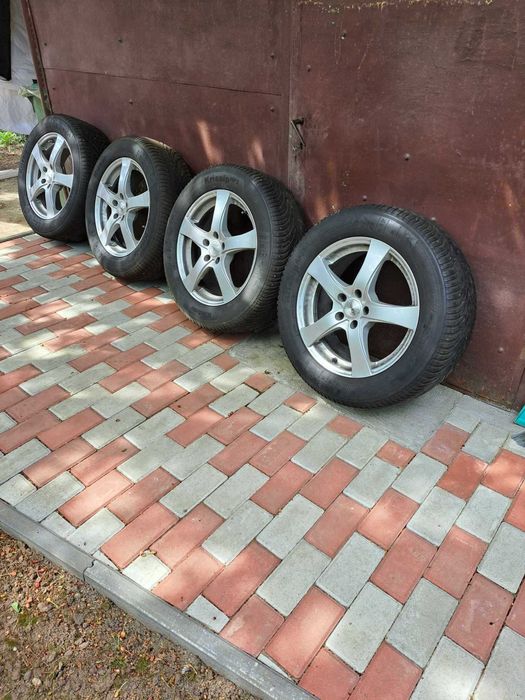 Jante R17 cu anvelope 235/55/R17 M+S.