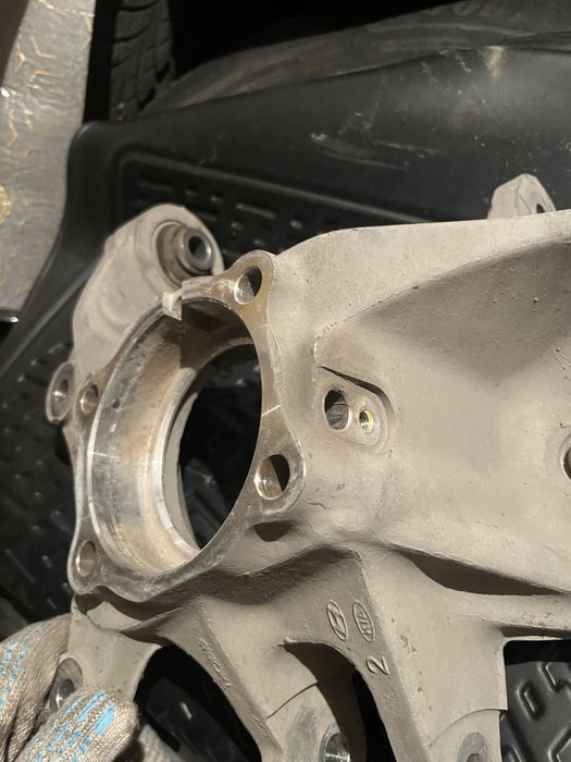 Цапфа задняя левая