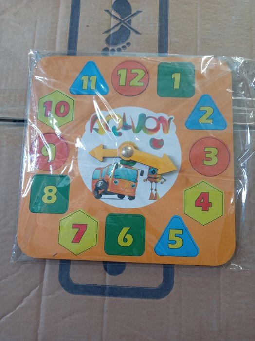 Продаются деревянные часы.