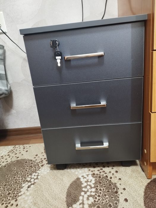 Тумба мобильная.