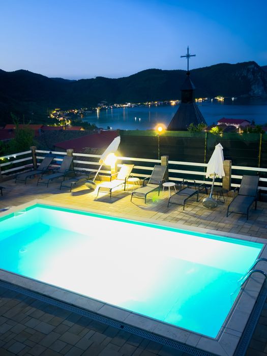 Casa Corina Dubova – Cazare cu Piscină și Vedere la Dunăre | Ideal pentru Grupuri și Familii