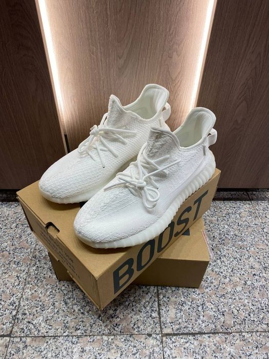 Yeezy Boosr 350v2 Cream White