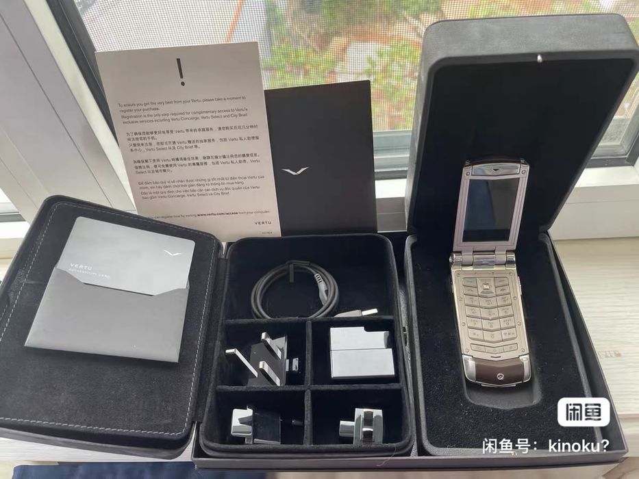 Vertu Constellation Ayxta
