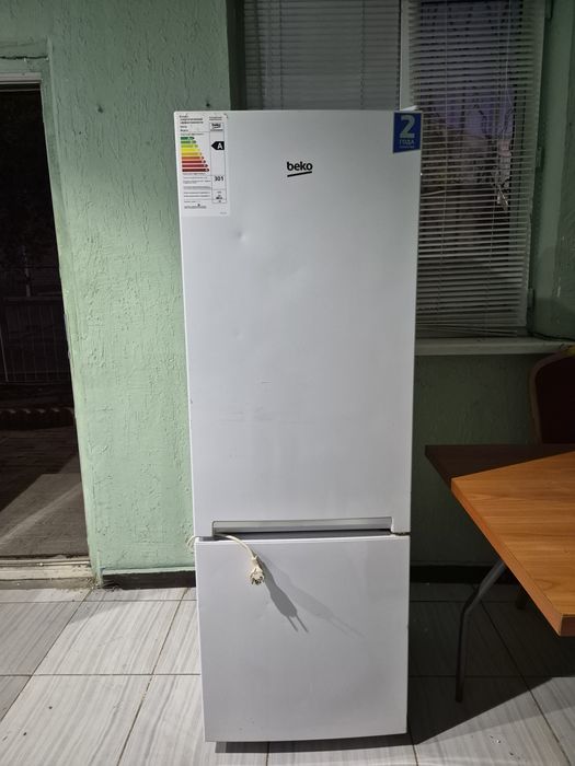 Белый  холодильник  Beko
