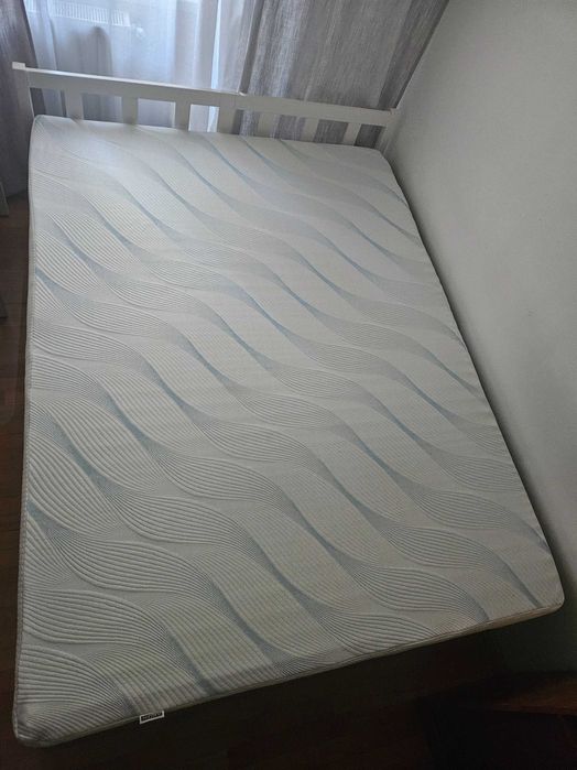 Set complet – pat + saltea + topper 140 × 190 cm