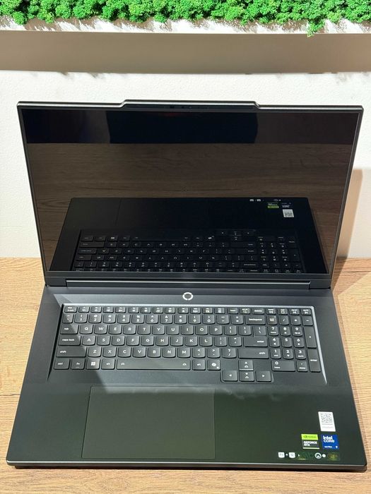 Laptop Gaming Lenovo Legion 9 18IAX10 18" UHD+ 240Hz/ FHD+ 440Hz Ultra 9 275HX 32GB Nvidia RTX 5080 16GB 1TB SSD Win11