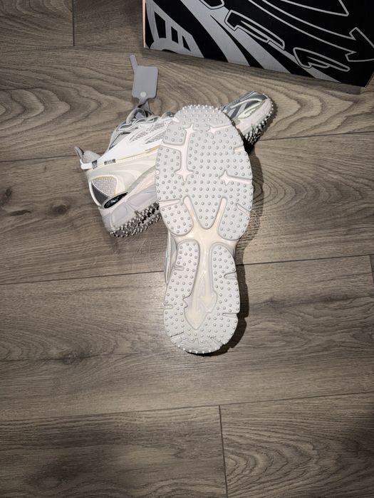 Off White Be Right Back