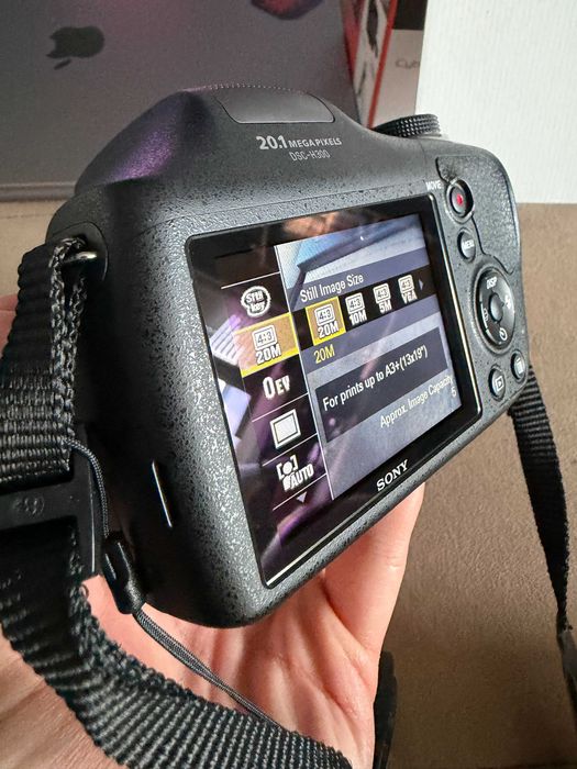 Sony H300 нов фотоапарат с 20 мегапиксела с 35 оптичен зуум