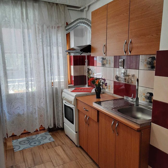 Apartament 3 camere decomandat, etaj 1