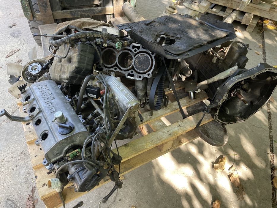 Daihatsu Feroza части двигател