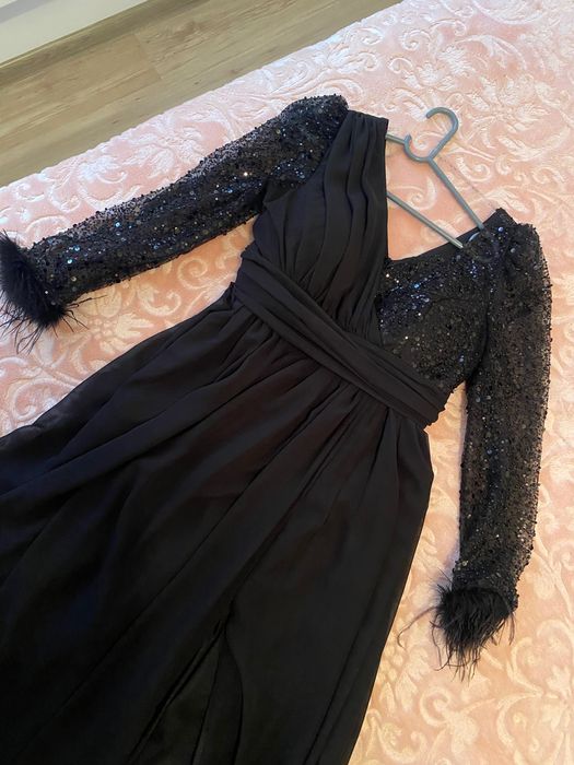 Официална черна рокля