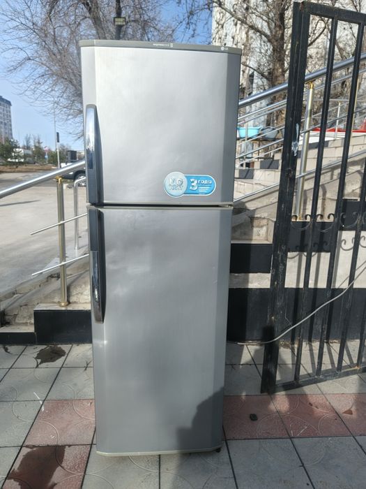 Холодильник LG сотилади