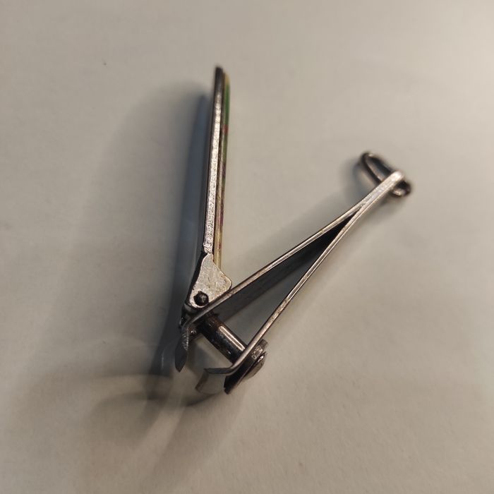 Маникюрные щипцы