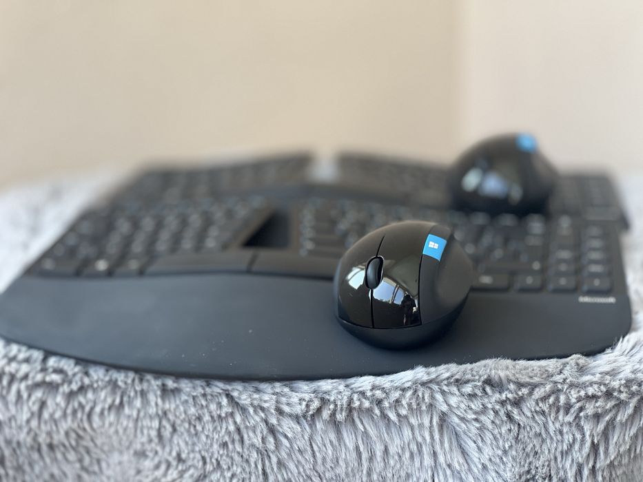 Microsoft Sculpt Ergonomic клавиатура Включена мишка