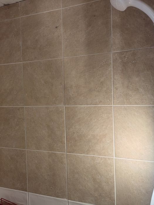Плитка 30*30, рубероид и газовый балон.