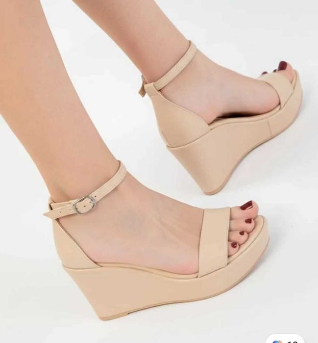 Обувки с платформа