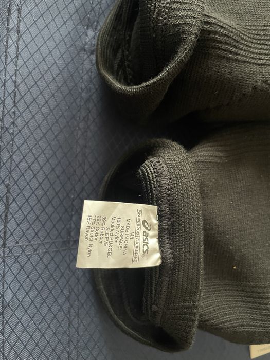 Новые наколенника Asics очень дешево