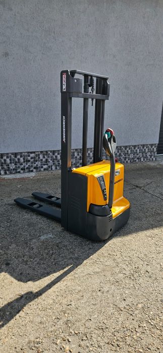 Transpaleta cu Catarg Liza electrica