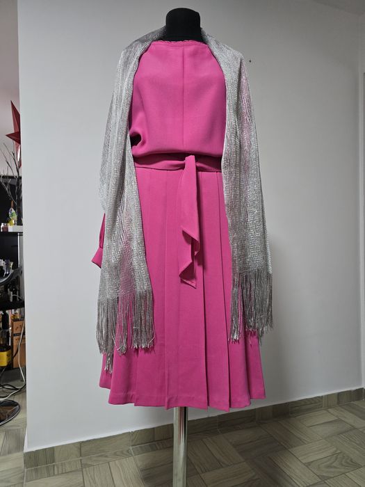 Rochie superba cu pliuri in partea de jos, cordon in talie
