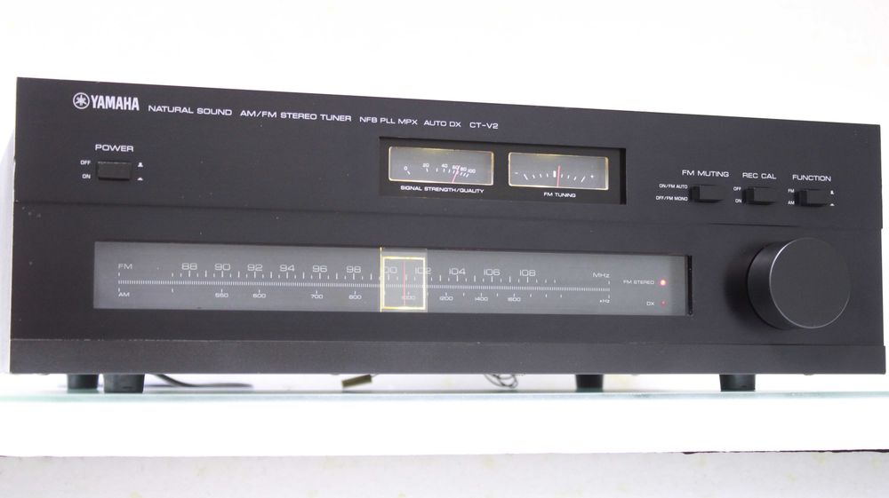Tuner analogic Yamaha Natural Sound CT-V2.