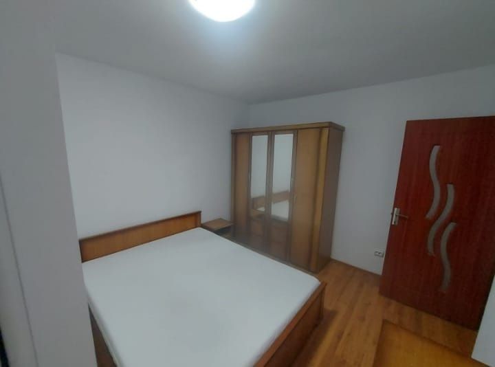 Închiriez apartament