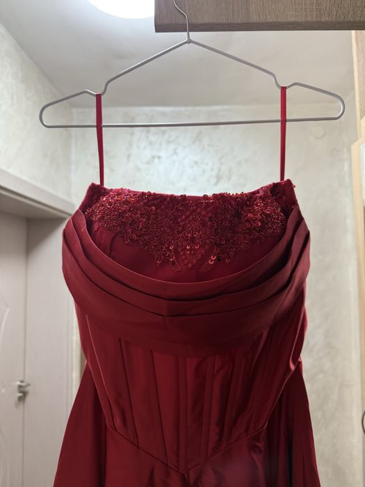 Вечерна рокля.