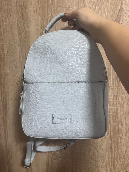 Колекция от дамски чанти и раници