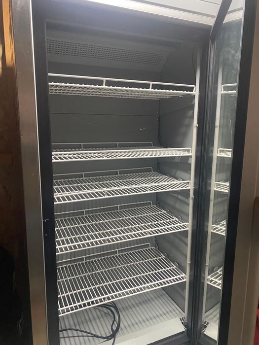 Vitrină congelator de inox.