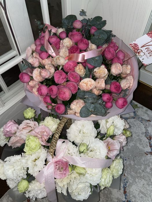 Продам два букеты за 22000, получила вчера утром