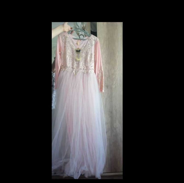 Och pushti rang oqshom libosi.