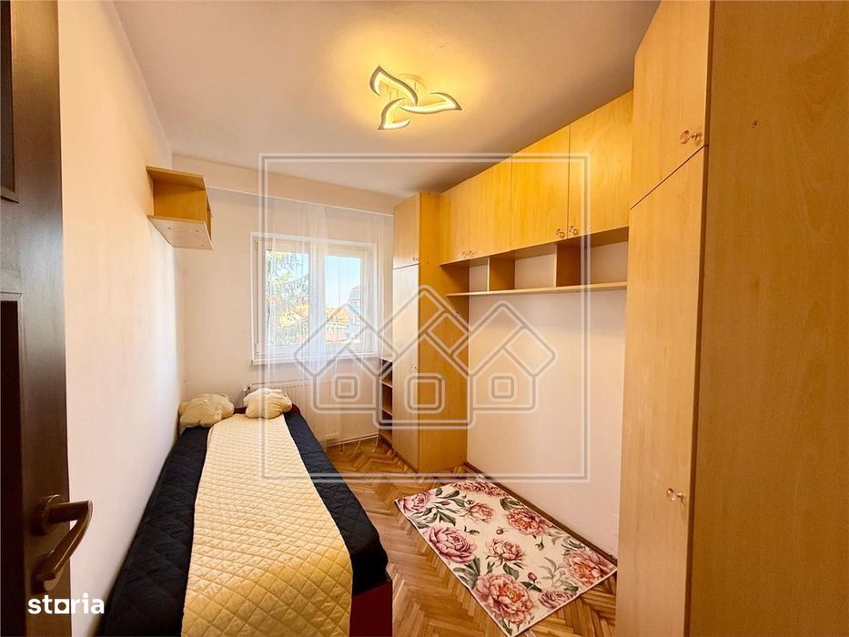 Apartament cu 4 camere si 2 balcoane - etaj 2 - Calea Poplacii