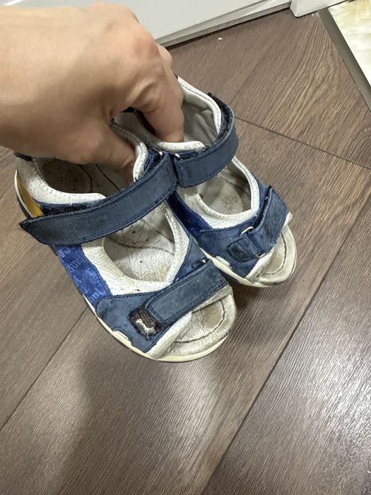 Детская обувь сапожки и сандали