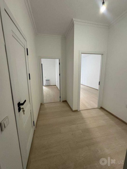 1 xonali kvartira sotiladi Navastroyka