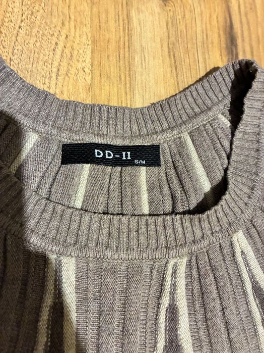 Пуловер в кафяви десени, размер S