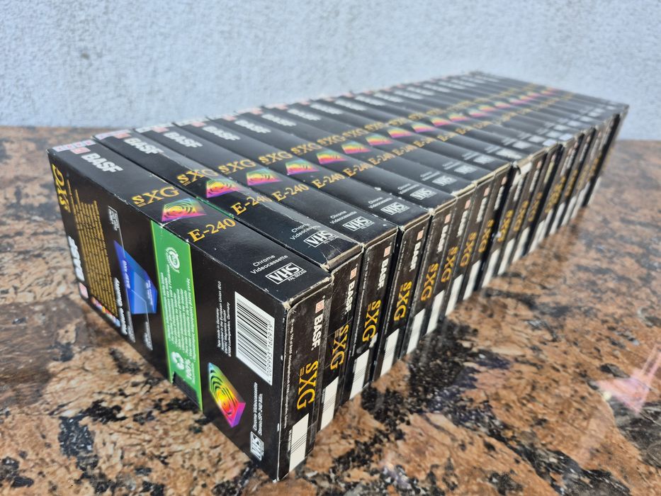 Vând Lot 19  casete video  Vhs marca Basf  model de 240 minute cu film