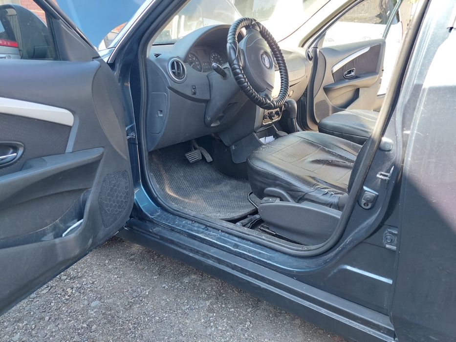 Продам машину Nissan Almera