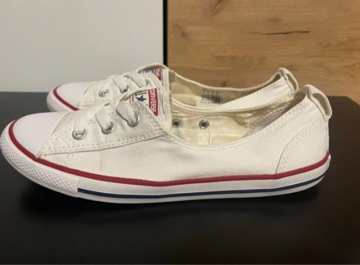Vând teniși converse
