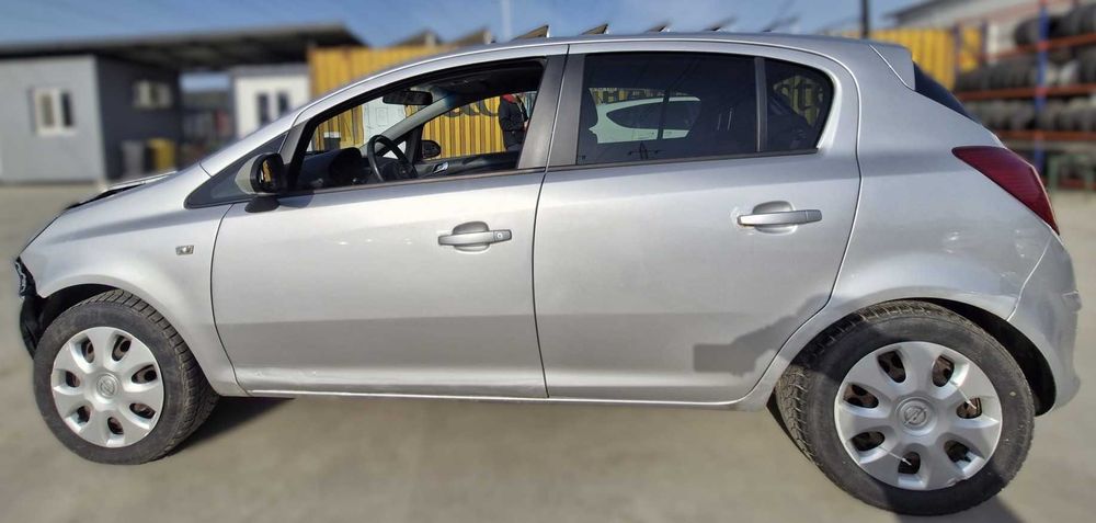 Dezmembrez Opel Corsa D 1.3D 75 CP cod motor Z13DTJ 5+1 trepte E 4 2010