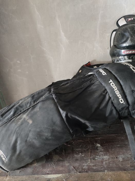 Продам защиту хоккейную