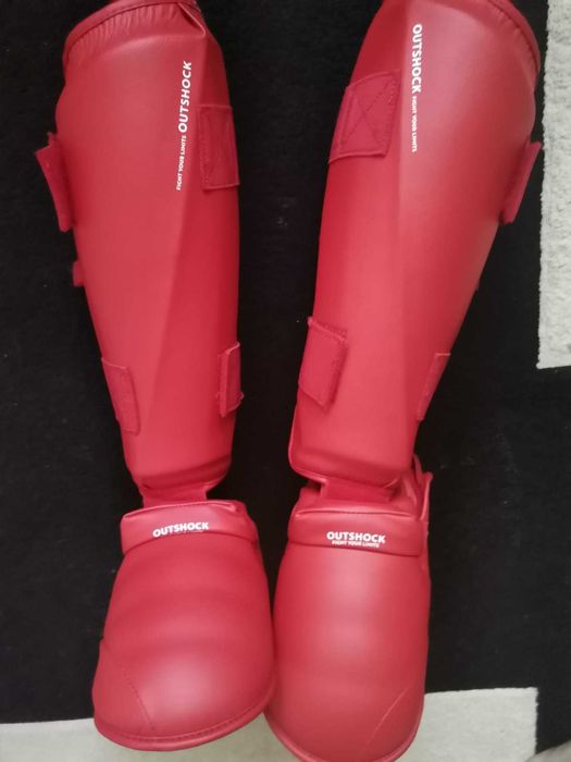 Tibiere si botosei karate albe si rosii