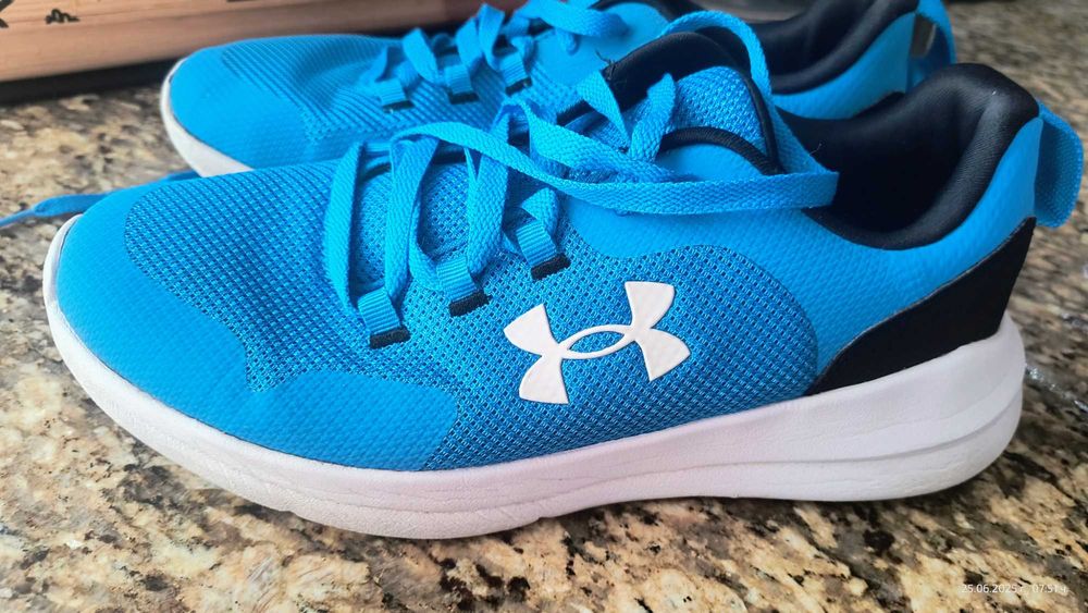 Маратонки Nike и Under armour