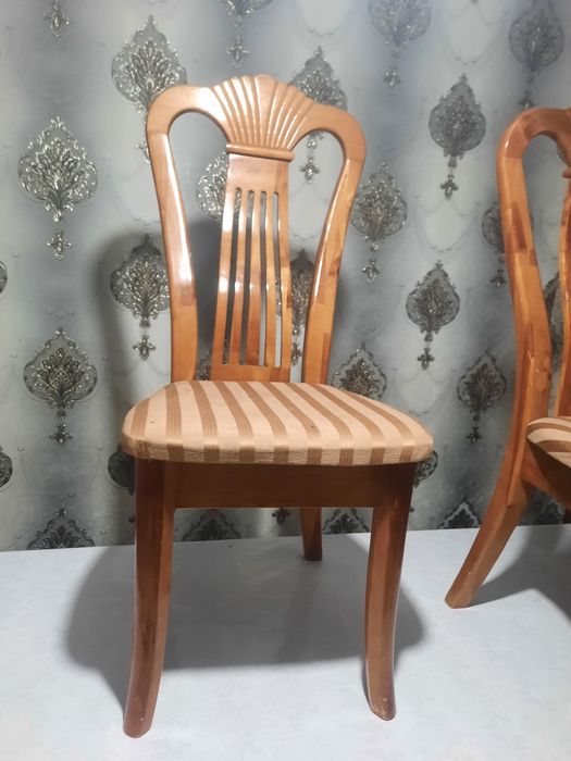 Продаеться овальный стол