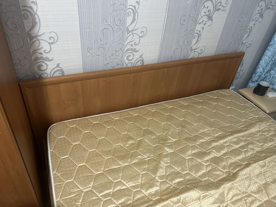 Двухспальняя кровать