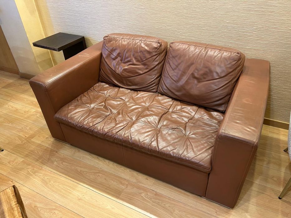 Кожен диван канапе в кафяво – двуместен