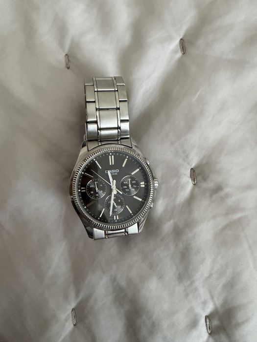 Прлдам часы Casio MTP-1375 — стильные, универсальные