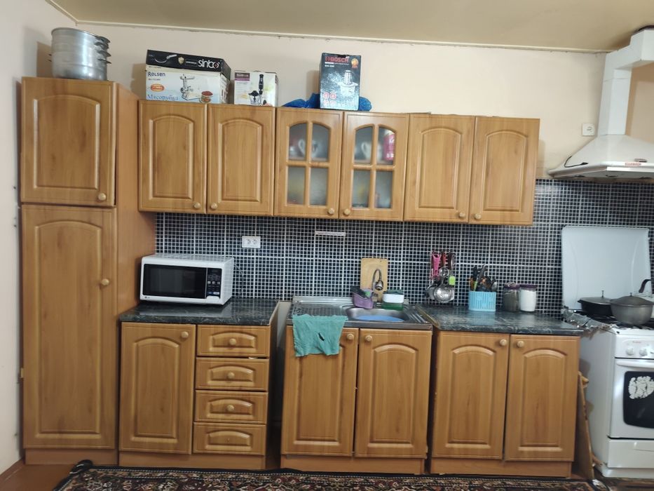 Кухняя мебель сотилади