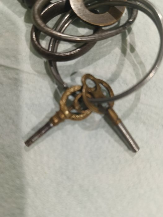 Ключи для часов.