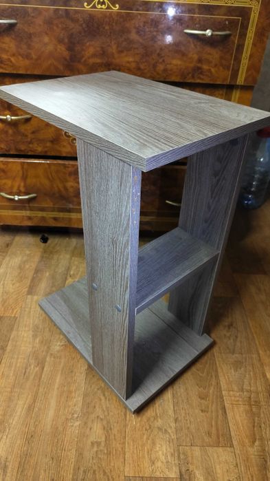 Приставной столик к дивану