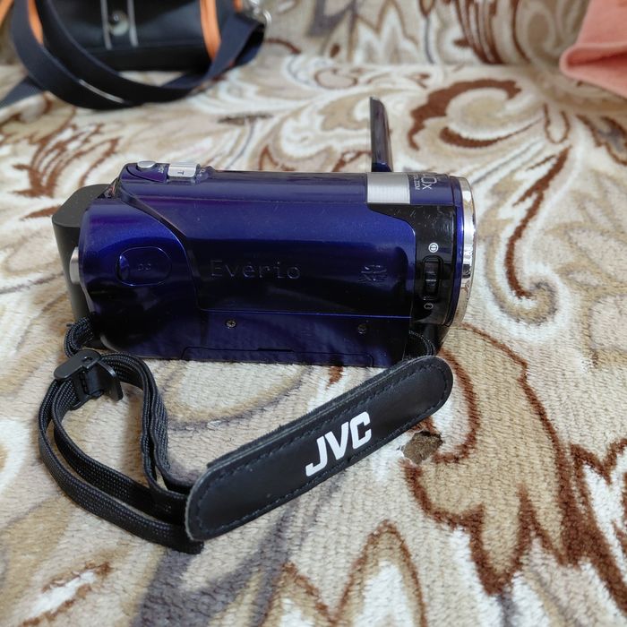 Продам видеокамеру JVC  .ful.HD
