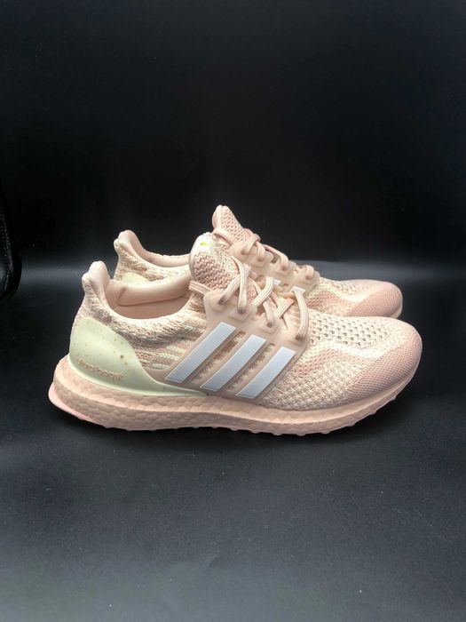 Оригинални дамски маратонки * Adidas Ultraboost DNA 5.0 *